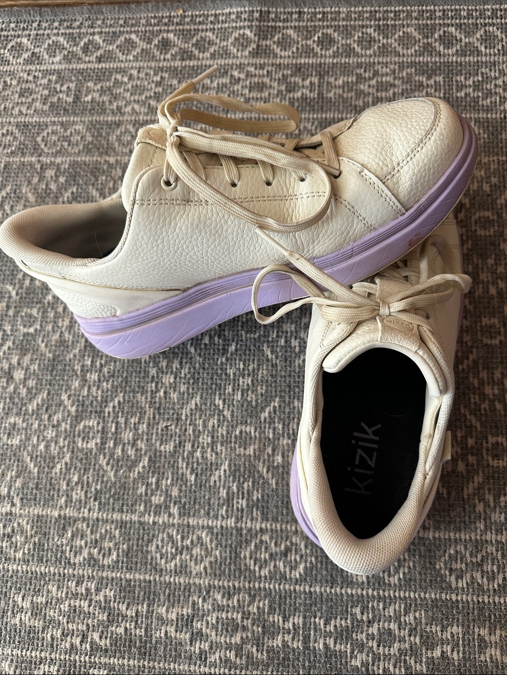 Women's Cream Sneakers with Lavender Sole - Kizik